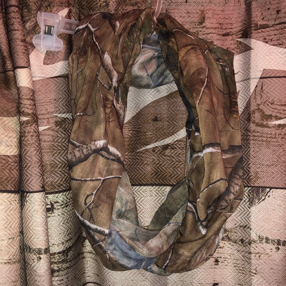 Camo scarf